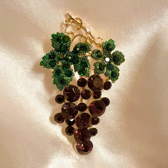 Jewelry - 🧷Vintage-Inspired Grapes Crystal and Enamel Brooch - Gold Tone Alloy